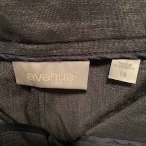 Dress shorts - Picture 2 of 3